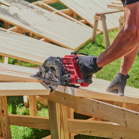 PWR CORE 20™ Brushless 2 x 20V 7-1/4 In. Rear Handle Circular Saw